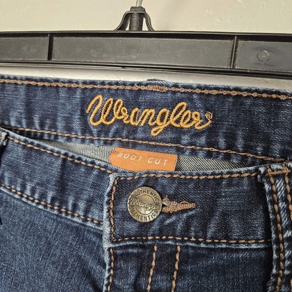 Wrangler Women's 32x32 Dark Wash Denim Blue Jeans Bootcut Tan Stitching Western - Picture 4 of 9